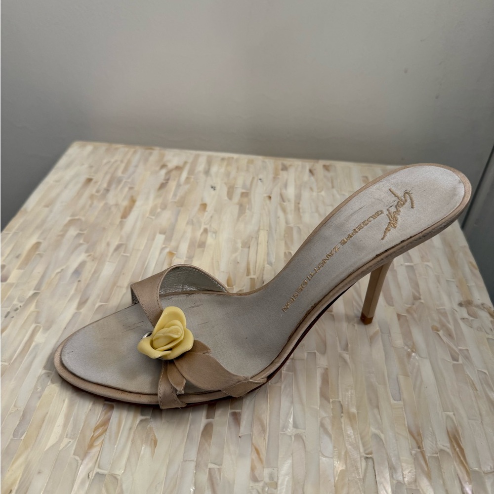 Extremely Rare Giuseppe Zanotti Pastel Pink Floral Sandals Women’s